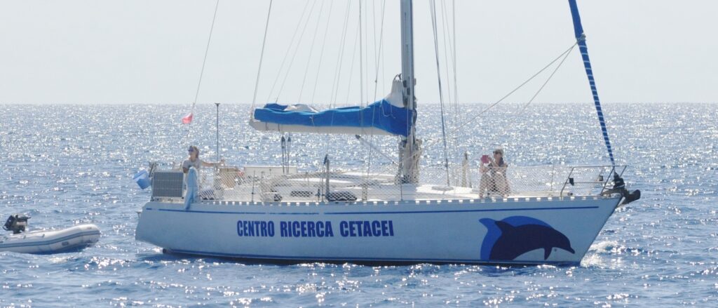 Foto di Centro Ricerca Cetacei, la barca Mary G